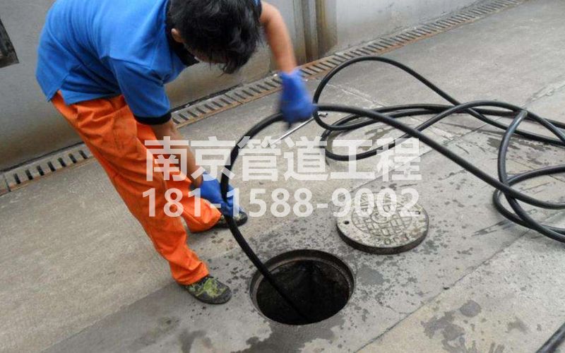 模范马路疏通下水道的简宜方法
