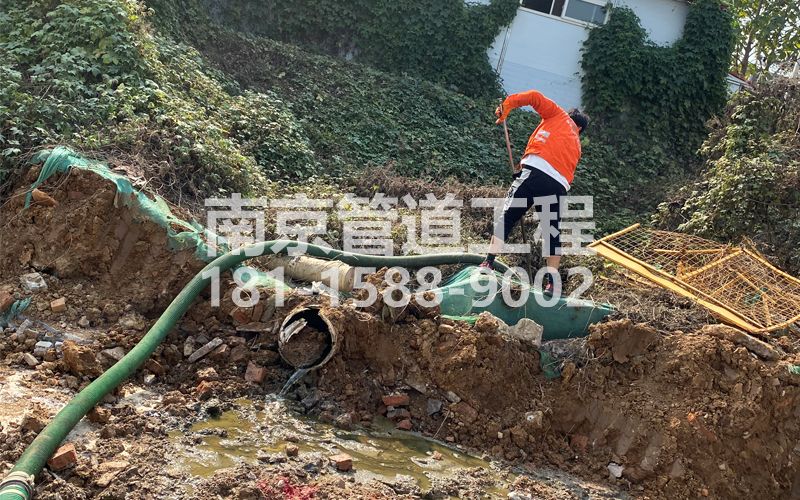 263模范马路工地化粪池清理