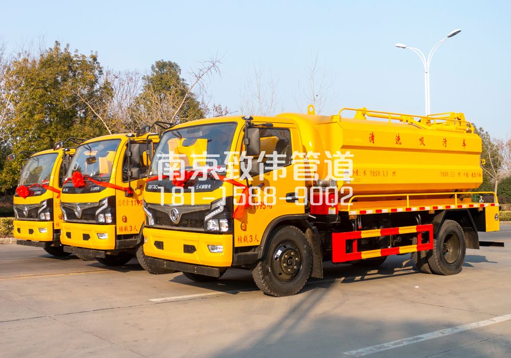 369模范马路多利卡吸污车